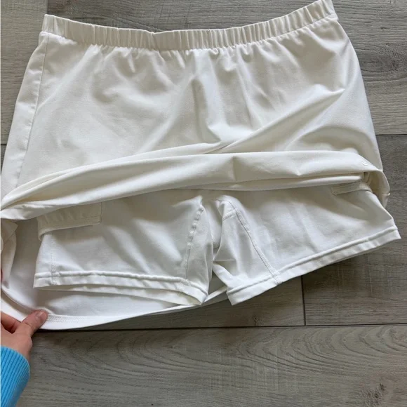 Nike White Women's Tennis Skirt with shorts - Picture 3 of 6
